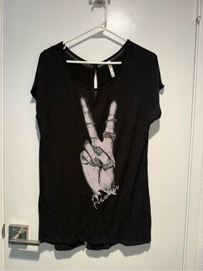 Black Graphic Peace Sign Short Sleeve Women's Top
